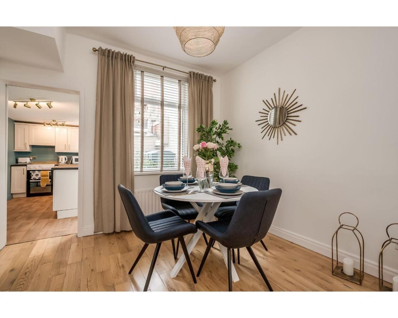 Central Belfast Apartments Chic Luxe R&R Екстер'єр фото
