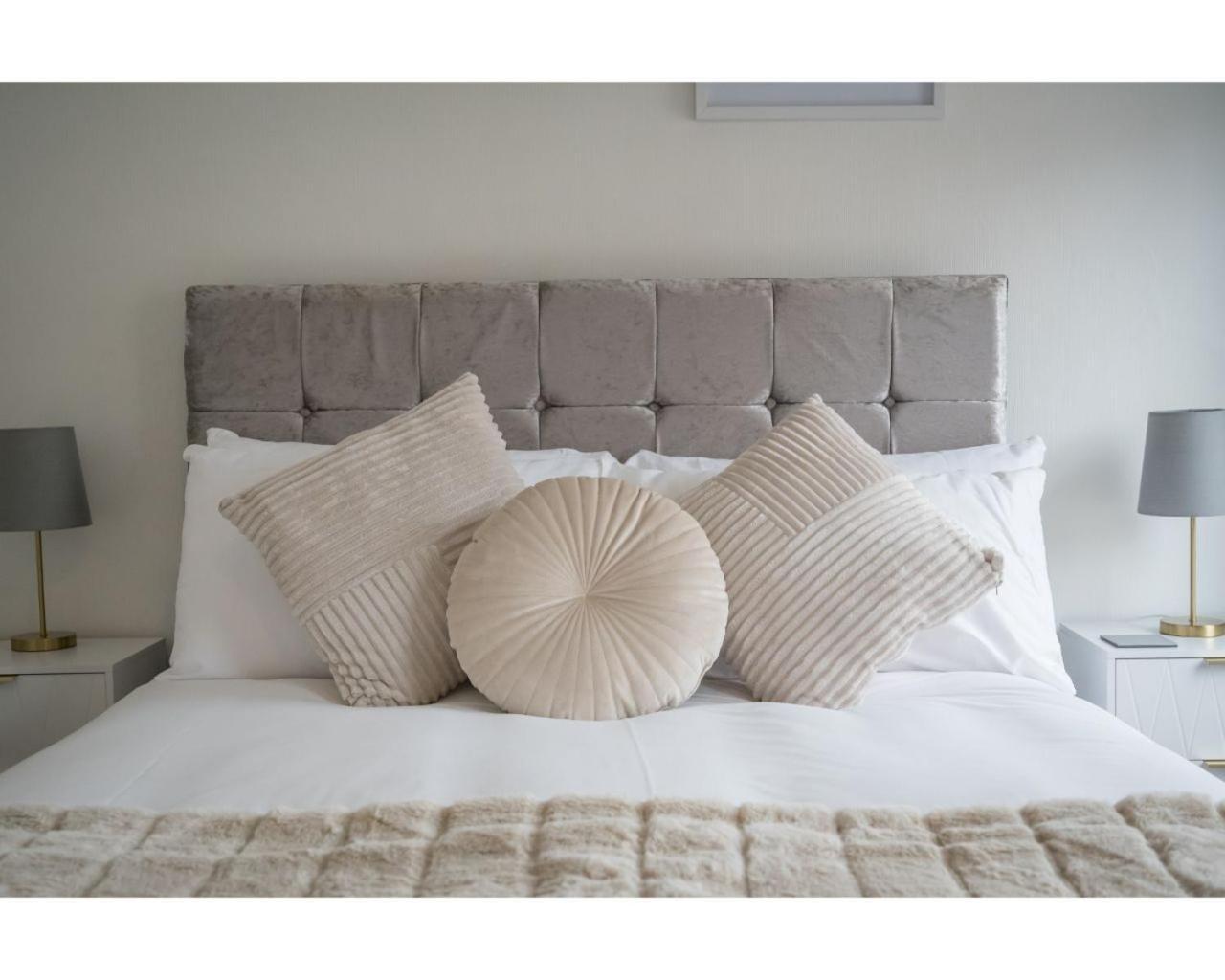 Central Belfast Apartments Chic Luxe R&R Номер фото
