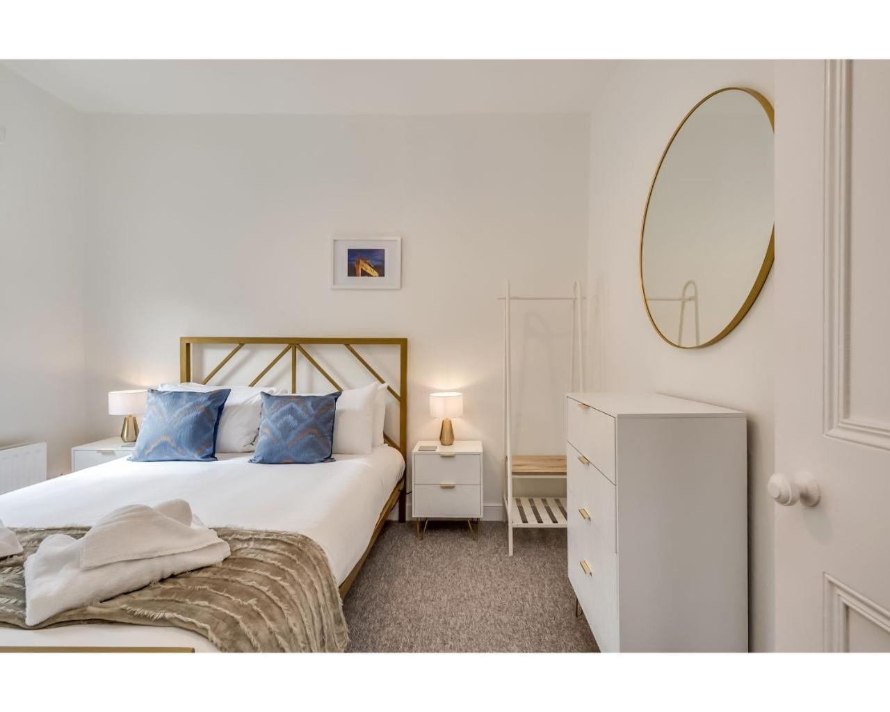 Central Belfast Apartments Chic Luxe R&R Номер фото