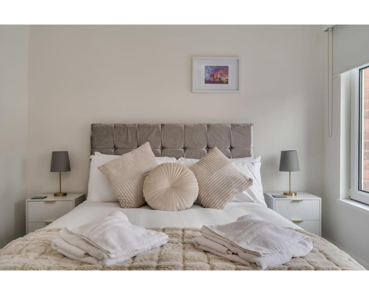 Central Belfast Apartments Chic Luxe R&R Номер фото