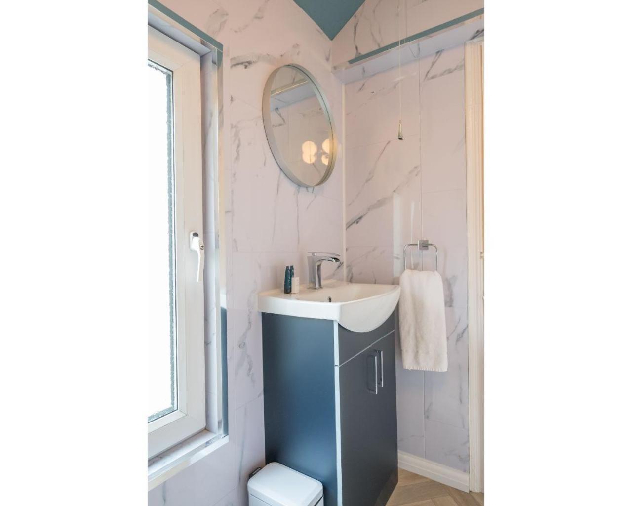Central Belfast Apartments Chic Luxe R&R Номер фото
