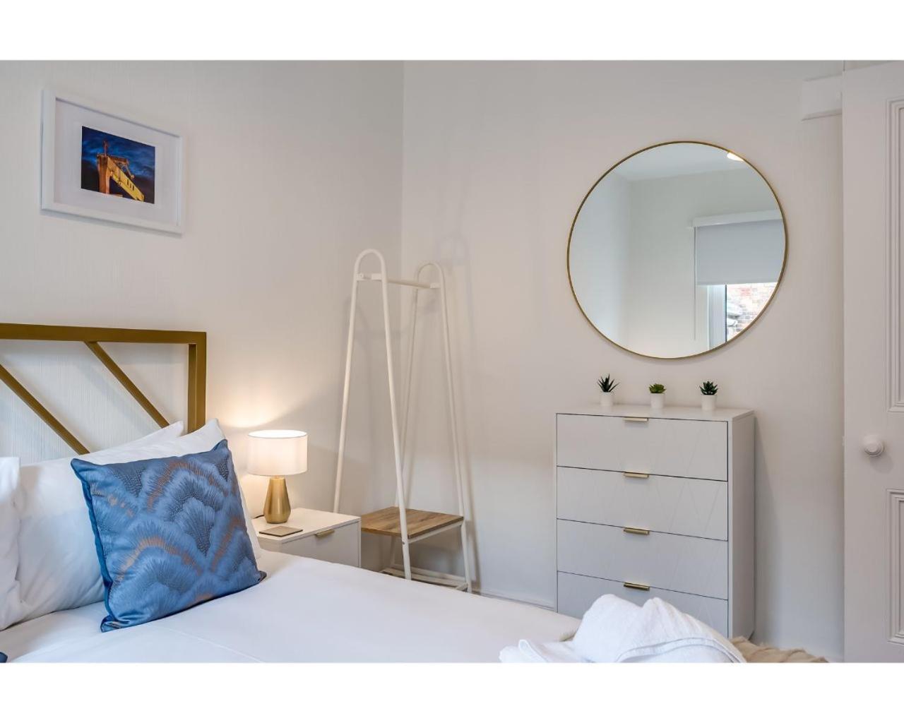 Central Belfast Apartments Chic Luxe R&R Номер фото