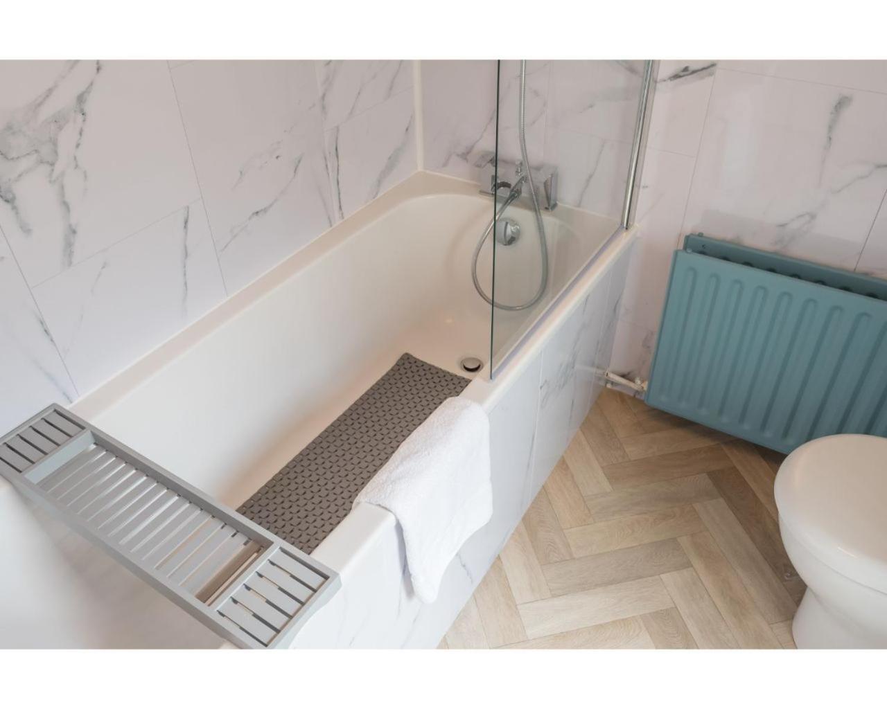 Central Belfast Apartments Chic Luxe R&R Номер фото