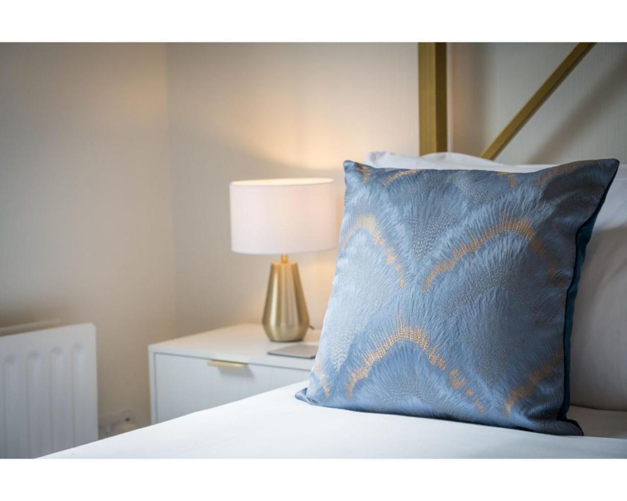 Central Belfast Apartments Chic Luxe R&R Номер фото